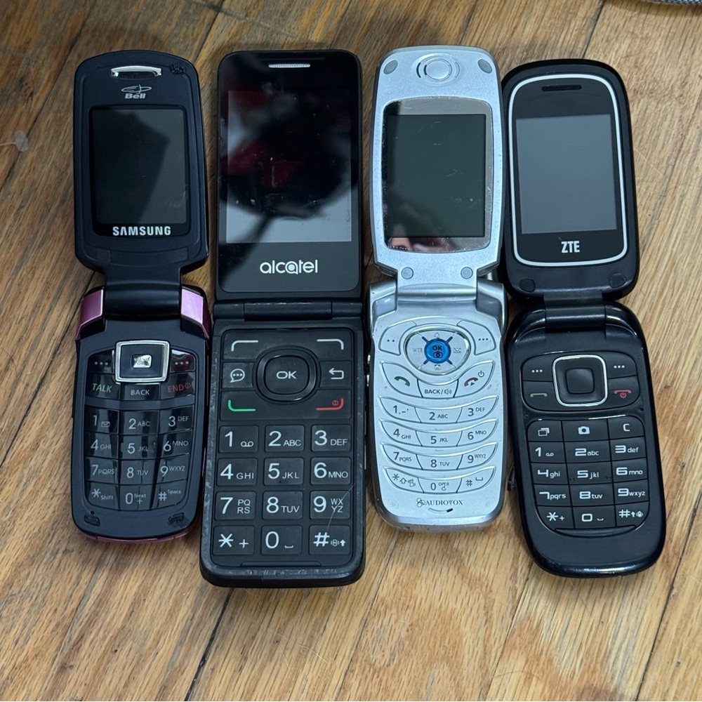 Lot Of 17 Vintage Phones, Untested FOR PARTS. Nokia, Samsung HTC Alcatel. “READ” - Picture 11 of 15